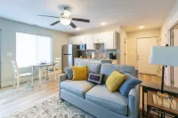 Charming guest house on private property with AC in quiet part of Ozark Hotels in Riverside Township