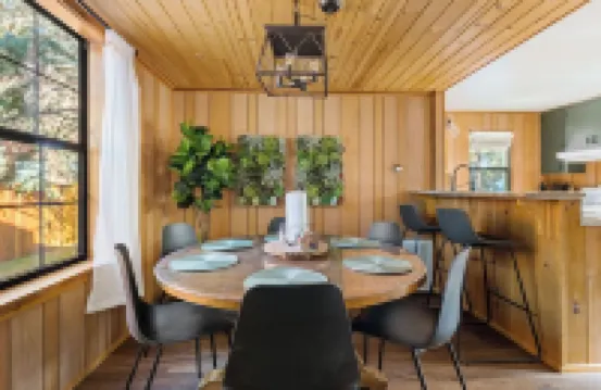 2BR/2BA Cozy Cabin in Big Bear w/Private Fence, Arcade, Spa, Near Forest & Lake