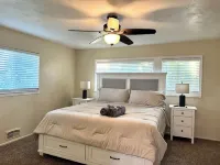 SpaciousHome with King Bed, Game Room & Washer/Dryer Hotels in Hanford