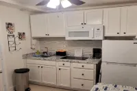 Charming 1-bedroom house in terrific Delray Beach with AC