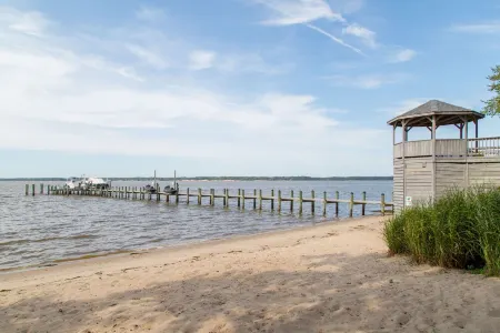 Truly unique stay riverfront cottages w/ pool, beach, gardens and vineyards