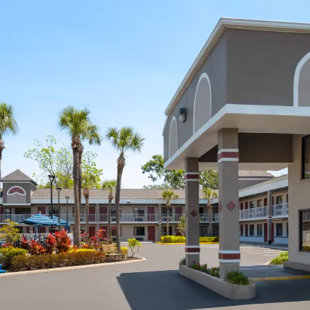 Hotel South Tampa & Suites Отели рядом с достопримечательностью «Стейк-хаус Bern's»