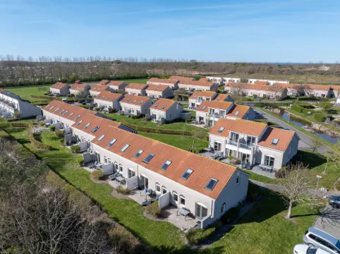 Restyled Bungalow with Dishwasher, Near the Beach
