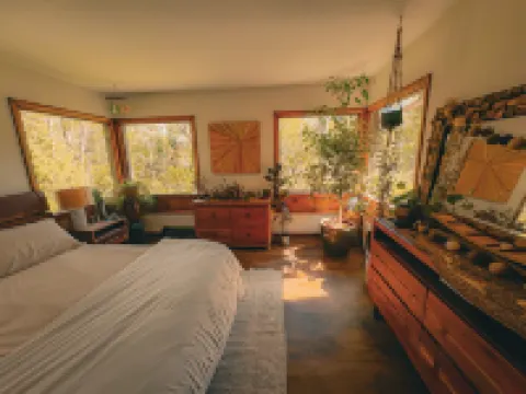 Bass &Sparrow - Spa Retreat on the Milwaukee River