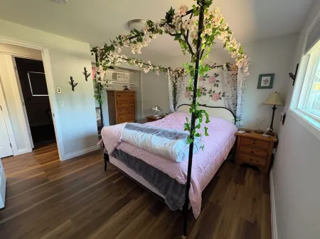 Relaxing 3-Bedroom Home, near Intel & Nike! Public transit 5 min away!