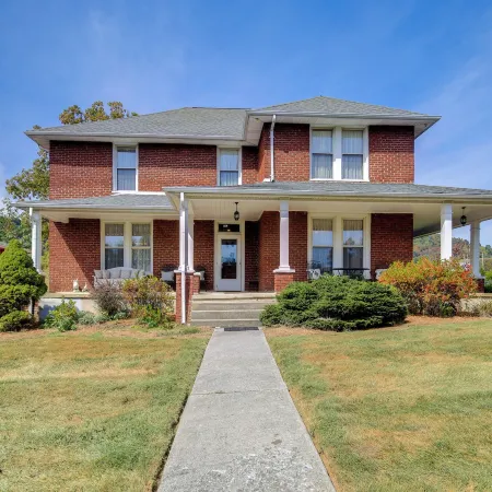 3 Mi to South Holston Lake: Home w/ Mtn Views