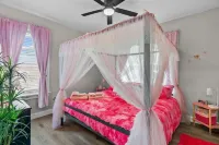 Barbie's Dreamhouse - Sleeps 6 Near Botanical Gardens & Tower Grove Park