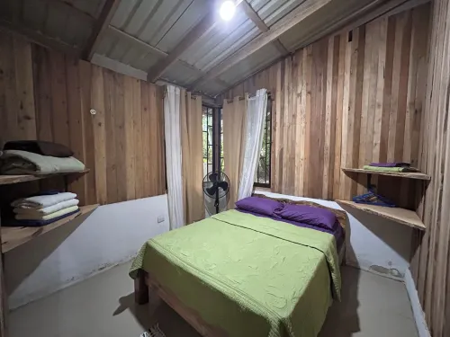 Surf Shack: 5 min to Beach/5 min to Waterfall: Great Wi-Fi - Sleeps 5