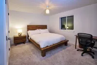 3 Bedroom, 4 bed/3 Bath, Close to Mountains, Downtown and Airport