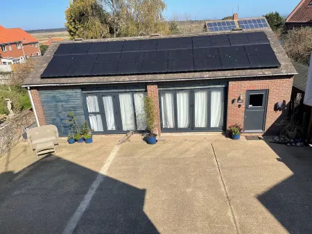 Coastguard's Boathouse ,Wells-next-the-sea, close to beach, harbour, parking,EV