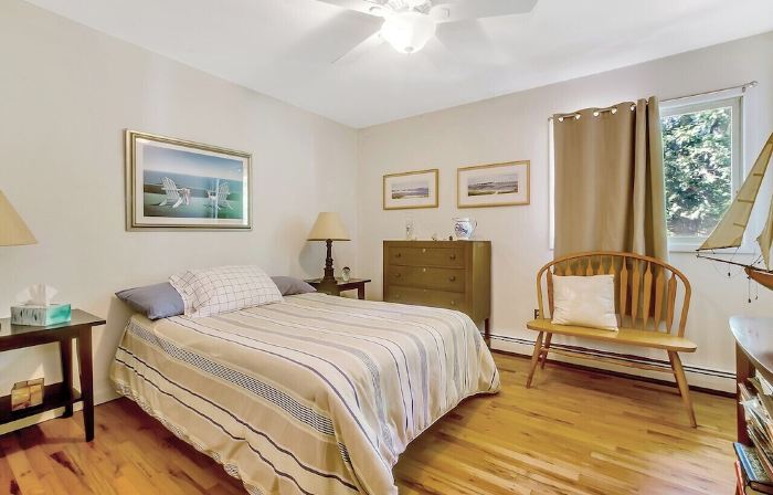 Shelter Island Spacious Family Getaway Steps from Beaches