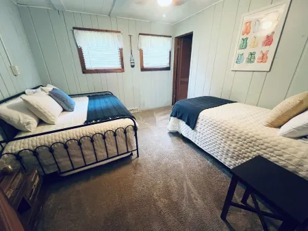 Cozy 2-bedroom cabin in the beautiful Northwoods on Lac Courte Orielles Lake!