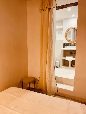 Charming studio in the historic Citadelle district of Bastia Отели в г. Бастия