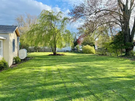 Charming 1920's no frills cottage in peaceful Old Saybrook
