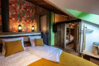 Bright and colorful house with sauna, hut, henhouse, bicycles & garden 쏠슈흐-슈흐-모슬로뜨 호텔