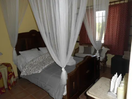 Calme Absolu sur 15 Hectares Privés en Colline, Animaux Admis, Piscine Chauffée