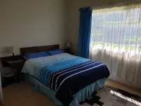 Family Owned 4 Bedroom Beach Cottage with amazing views فنادق في Kidd`s Beach