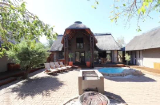 Exceptional location since located directly on the edge of the savannah.