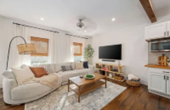 Cozy Luxe Apartment Near Western & St. Joseph’s