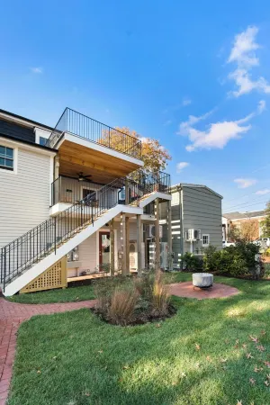 Historic 2 Bed/2 Bath Downtown Loft w/Park View & Spa Access