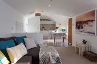 Modern & Cosy Seafront Retreat by Porthleven and Lizard Holidays