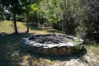 6000 sq ft home with Private Pool and Hot Tub, Sleeps 16 - 13 Acres