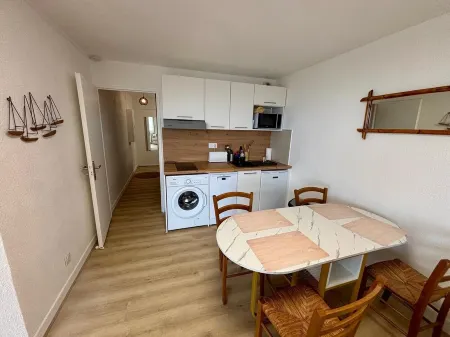 Large studio with sea view.