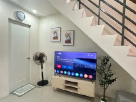 Piper's Pad-Cozy 2-bedroom - Near the Airport - Air-Conditioned. WIFI - Kitchen. Hotels in Sibulan