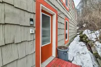 Walk to Town & Coast: Anchorage Condo w/ Fireplace - View biển