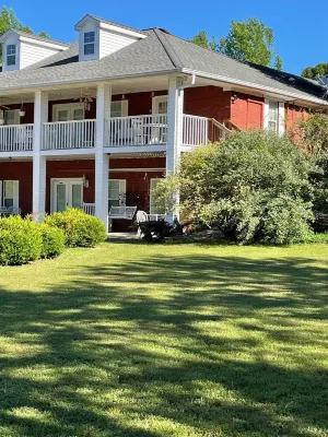 Hank Williams hang out Hotels in Camden