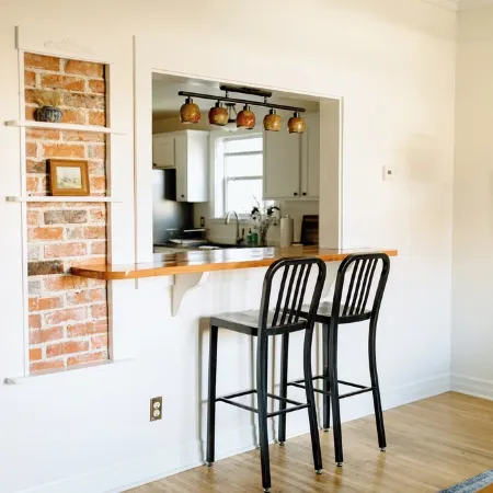 Downtown Historic Home. One block to downtown, cozy gathering place!