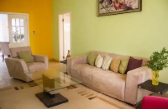 Kerr Ayo's One bedroom apartment, 5 Minutes away from Senegambia beach.