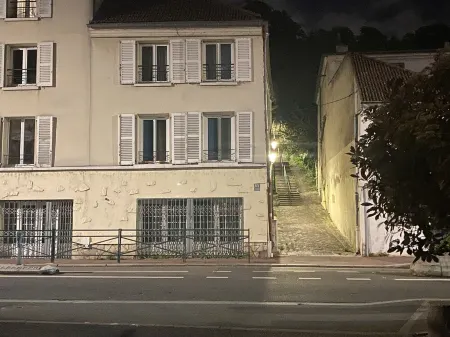Appartement Atypique / Ancien bar à 100 Mètres du Bois de Vincennes