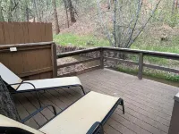 Cozy Cabin with Creek in Cascade-Chipita Park