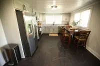 Charming 3-bedroom house in delightful Castalia with WiFi, AC