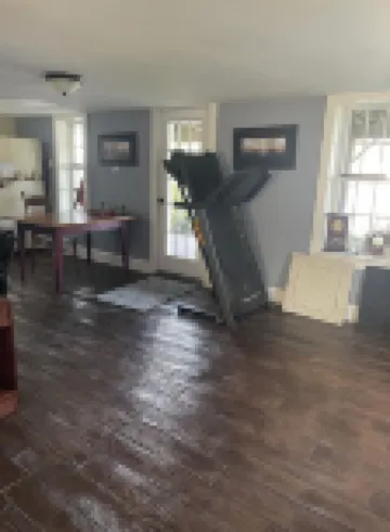 Charming Lake Home on Lake Hopatcong in a quiet cove bring a boat or Waverunner