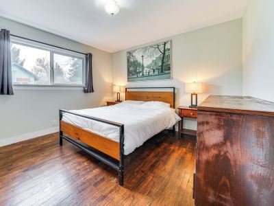 14 Mi to Dtwn Seattle: Sleek Home w/ Large Yard