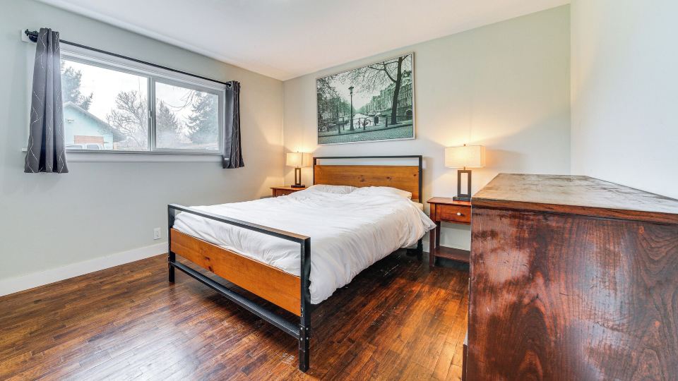 14 Mi to Dtwn Seattle: Sleek Home w/ Large Yard