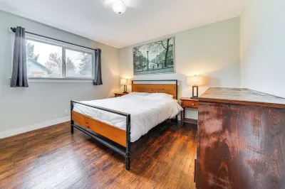 14 Mi to Dtwn Seattle Sleek Home with Large Yard Hotels near Pac Med Clinics-Renton: Gonzalez Rachael MD