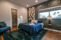 One Of A Kind Spacious Luxury Old Town Loft!