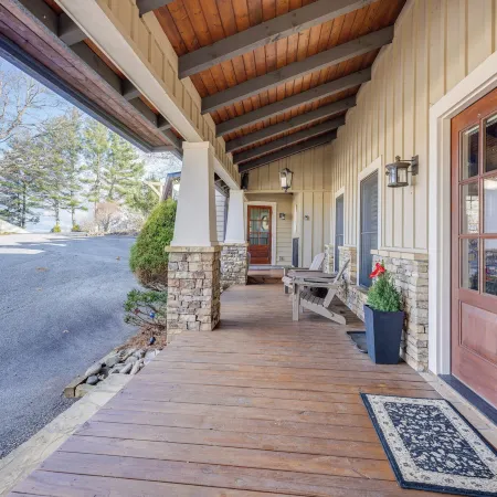 Mountain-View Georgia Cabin w/ 2 Decks