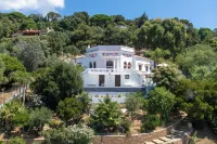 VILLA AMICITIA, LE RAYOL, FABULOUS SEA VIEW, SHOPS AND BEACH ON FOOT Hotels in Le Rayol-Canadel-sur-Mer