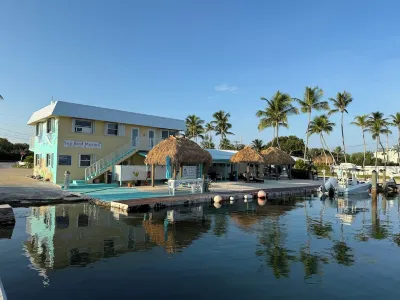 Stay where you play, On the water w/Boat dock & Trailer parking. Pet friendly! Отели рядом с достопримечательностью «Си Берд Марина»