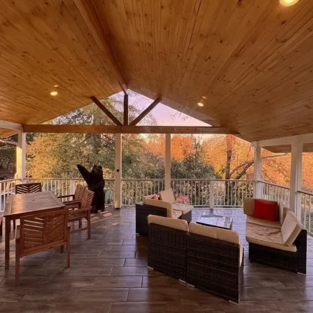 Modern Yosemite Escape – Cozy + Nature Views + EV Charger + Large Deck +Kitchen