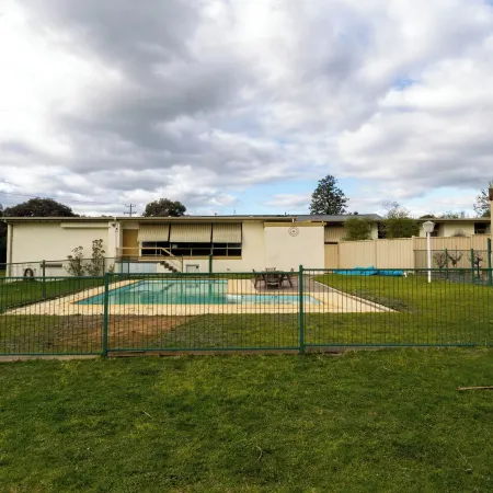 Golden Hills Motel