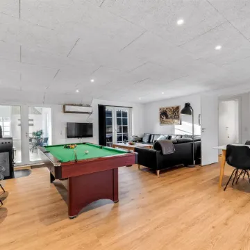 "Thana" - 1.4km from the Sea