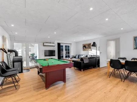 "Thana" - 1.4km from the Sea