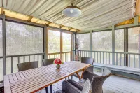 6 Mi to Ellen Trout Zoo: Family Home w/ Yard!