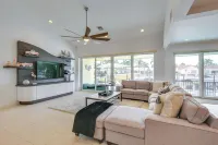 Canal Access & Pool: Lighthouse Point Getaway! Hotels in Lighthouse Point