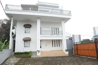 De Peak Point Villa Hotels in Pagerwangi